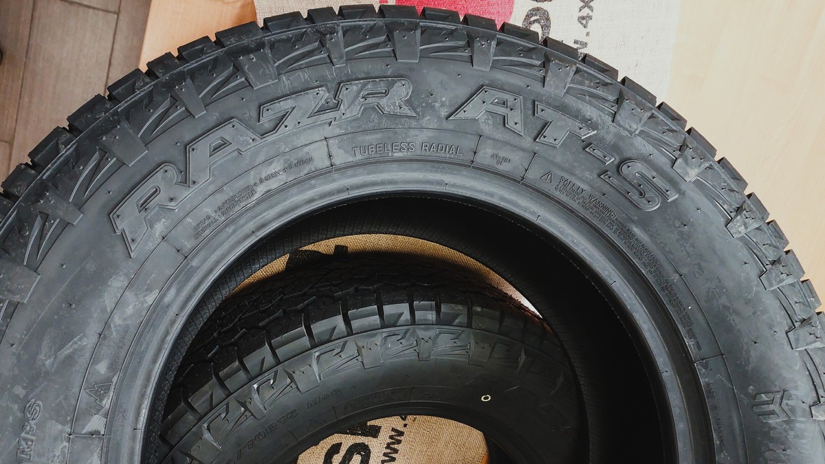 Maxxis RAZR AT-S