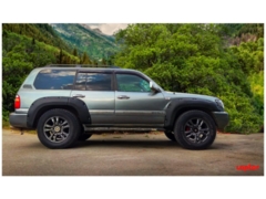     TOYOTA LAND CRUISER 100